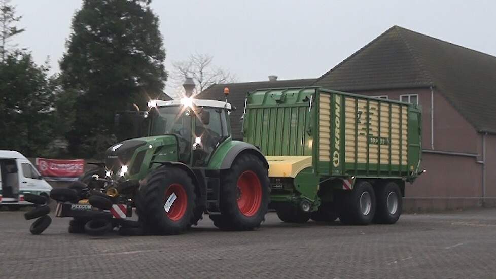 Fendt 824 Peecon aanrijdbeveiliging Abemec 2011 Trekkerweb HD