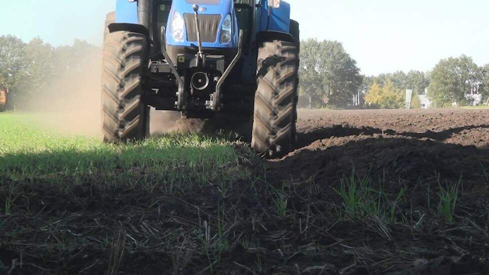 New Holland T7510 Lemken 4 schaar wentel Trekkerweb