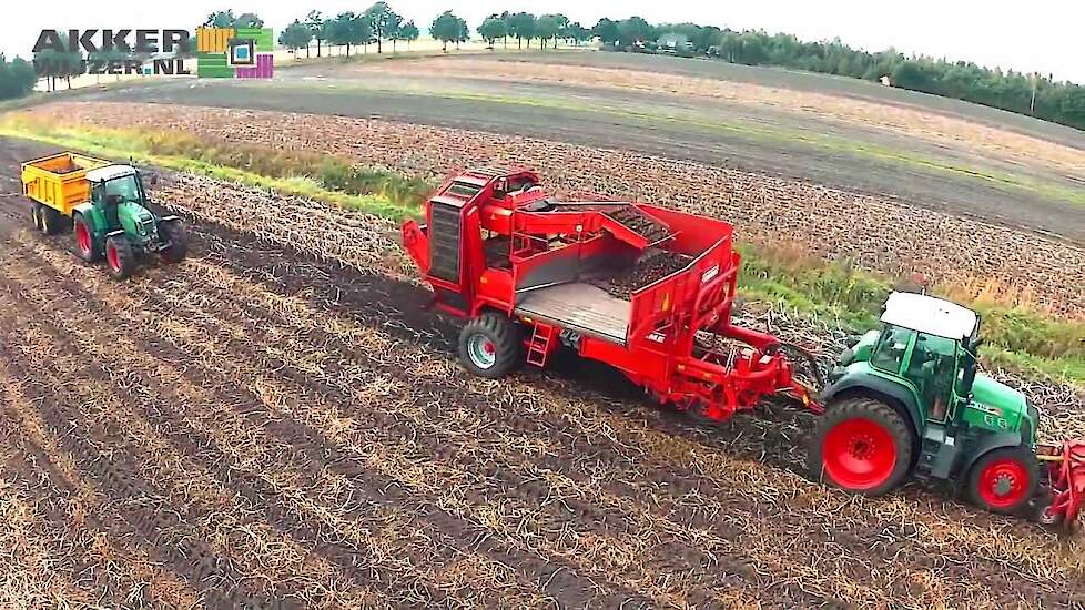 Zetmeel Aardappels rooien vanuit de lucht gezien Trekkerweb