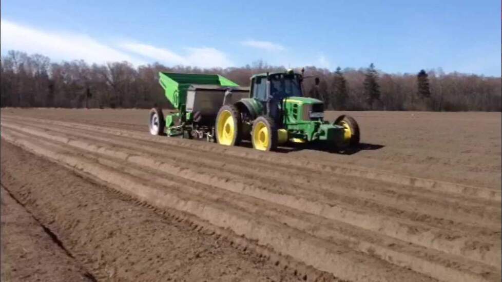 Miedema MS 4000 in Zweden met John Deere 6930 Trekkerweb