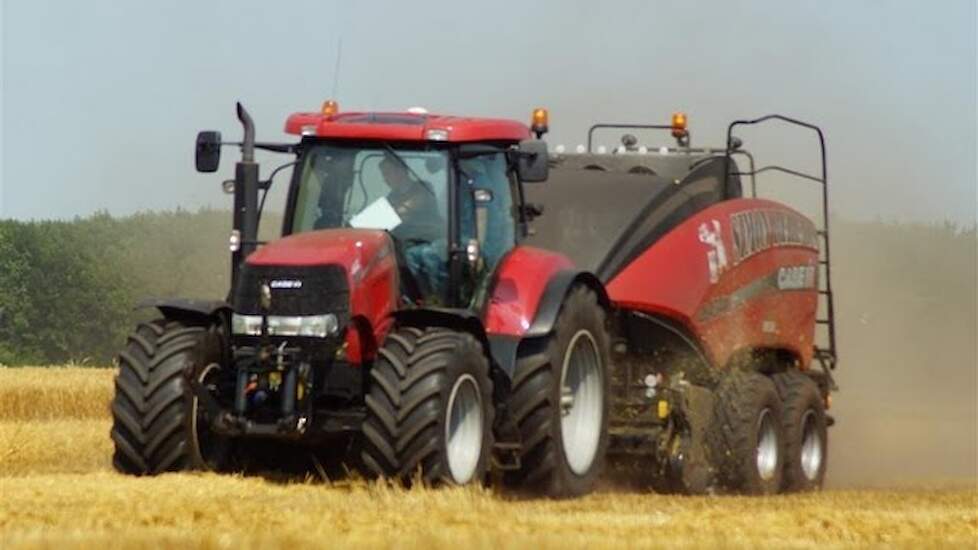 Case-IH Puma 225 CVX en de Case-IH LB434R Trekkerweb