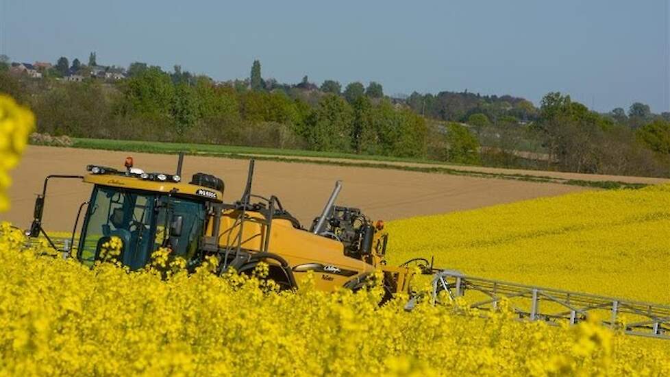 Challenger RoGator spuiten in de MIA/Vamil Trekkerweb