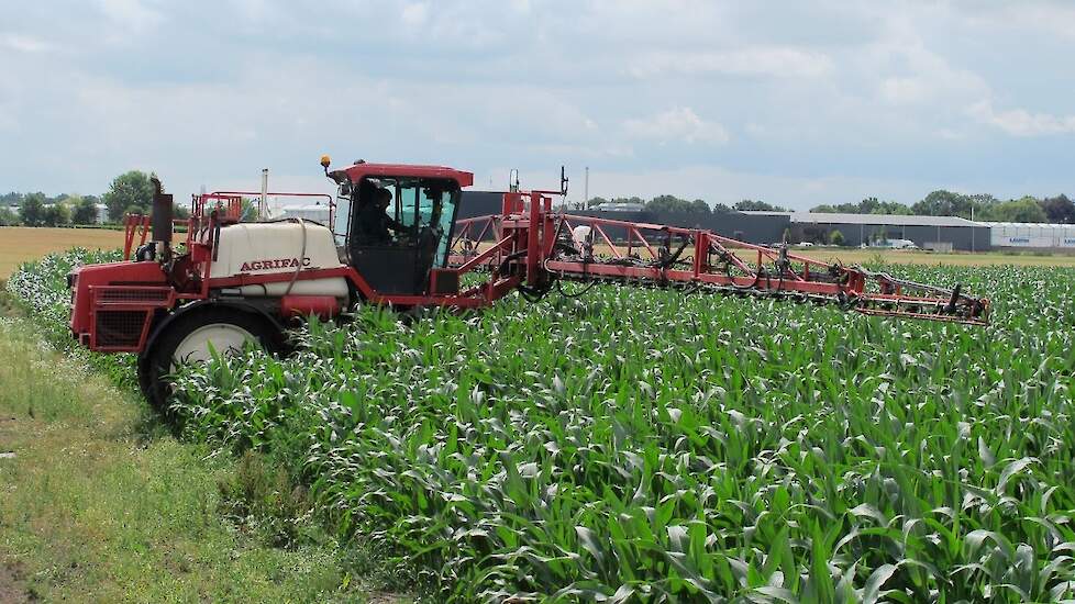 Retengo Plus spuiten in maïs met Agrifac zelfrijder  Trekkerweb basf