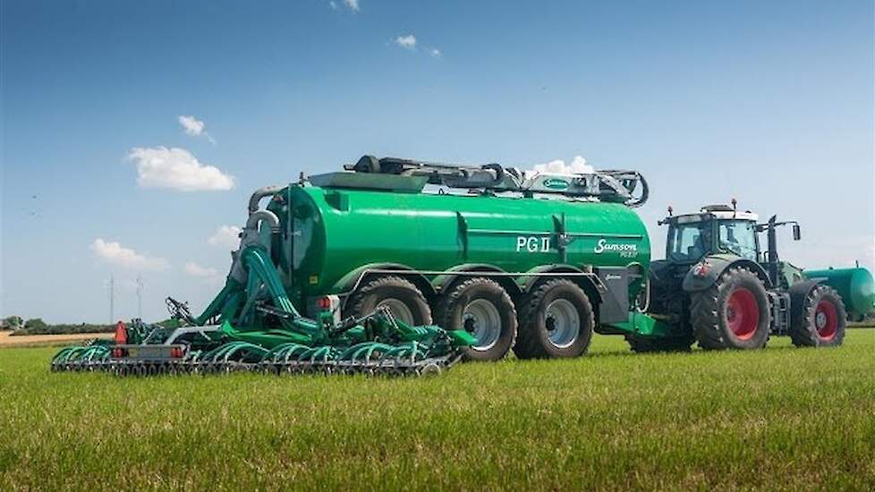 Samson PG II 27 kuub mesttank met 12 meter brede graslandinjecteur -Trekkerweb