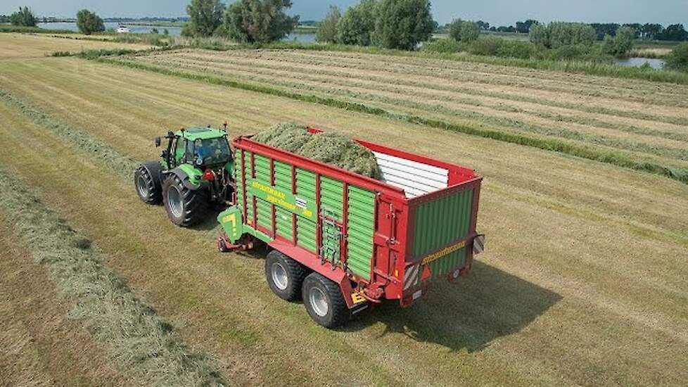 Loonbedrijf Grolleman uit Hasselt inkuilen Deutz Fahr 6190 TTV trekkerweb