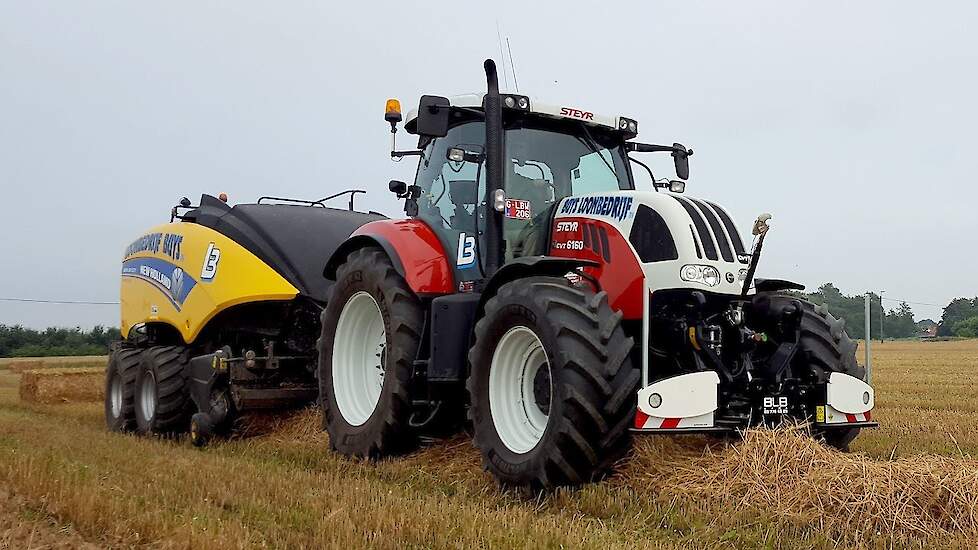 Grootpakken weg duwen met nieuwe smalle AGRIbumper frontgewichten Trekkerweb