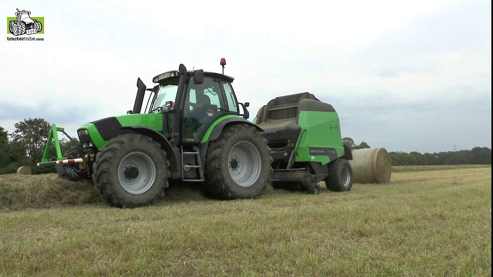 Ronde hooibalen persen met Deutz Fahr Varimaster 590  Trekkerweb