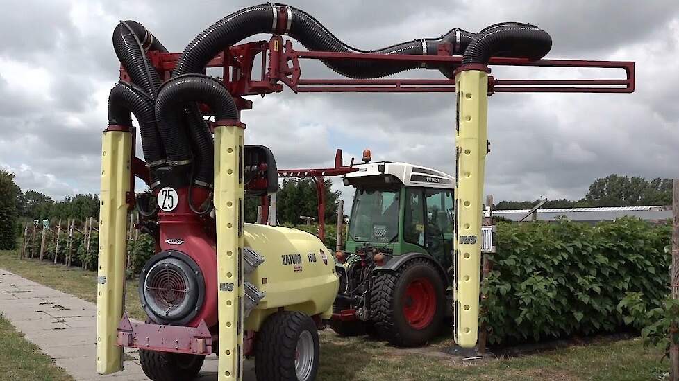 Hardi Zaturn 1500 bij Van der Avoird Trayplant B.V