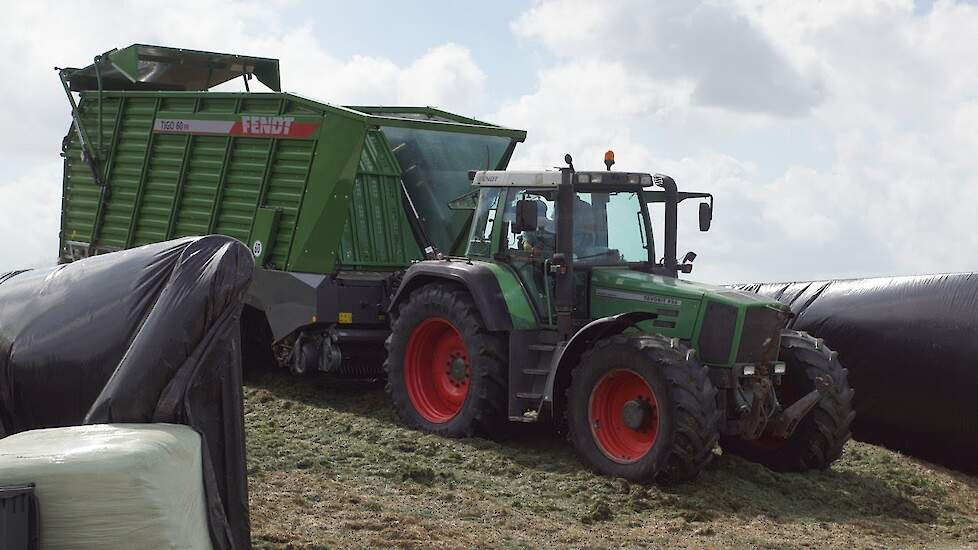 Fendt Favorit 926 onder de pijp