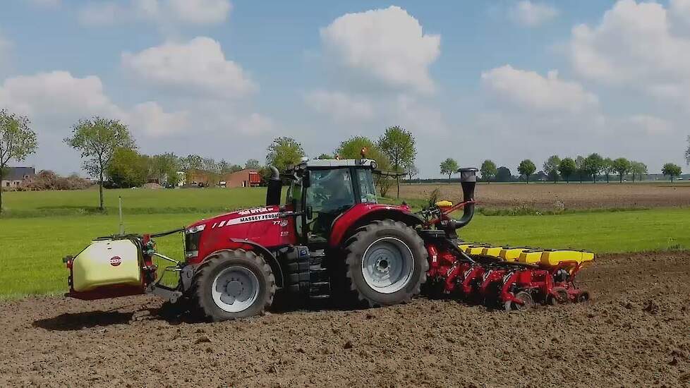 Tempo-maiszaaier van Väderstad bij Van Dijck nv in Sint Lenaarts (België)