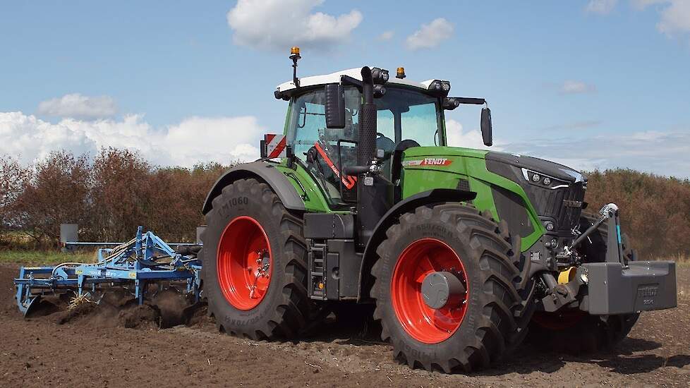 Fendt 942 Vario Gen 6 aan de Lemken-tand gevoeld