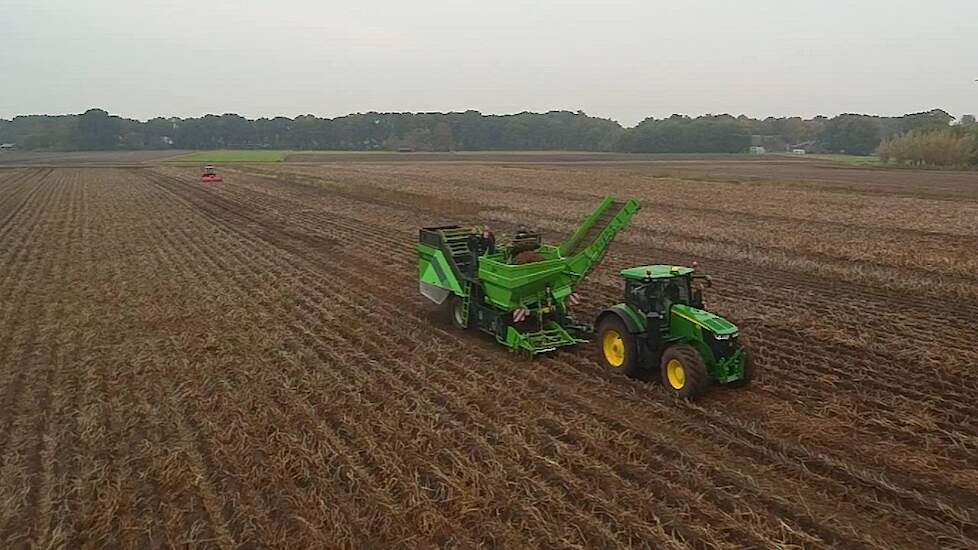 AVR Spirit 9200 en John Deere 7310R van Groenoord aan het demo rooien Trekkerweb