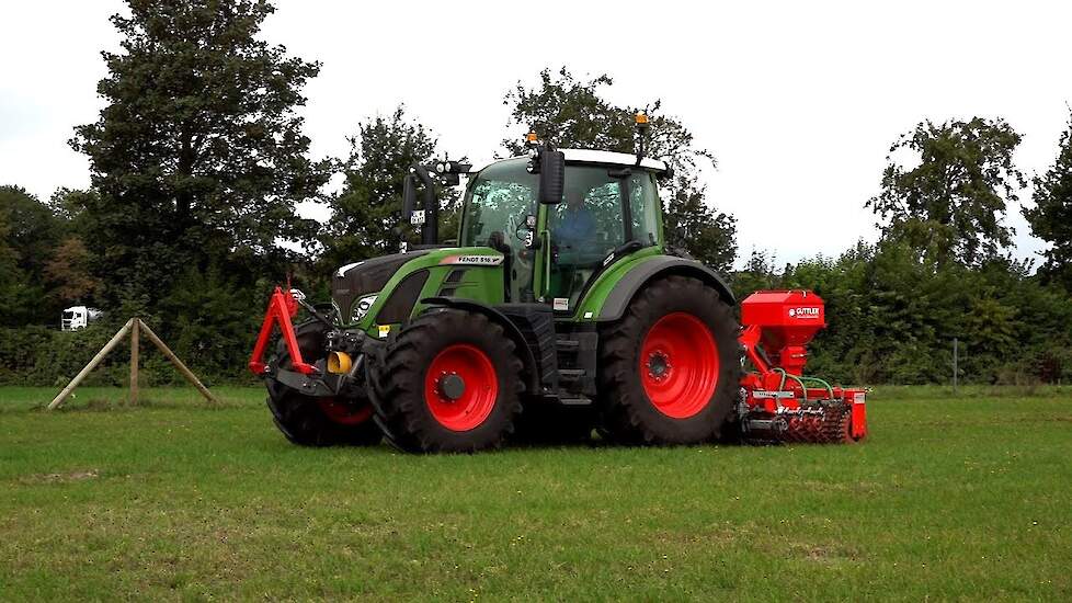 Vrije uitloop voor de kippen zaaien met Güttler Greenmaster 300