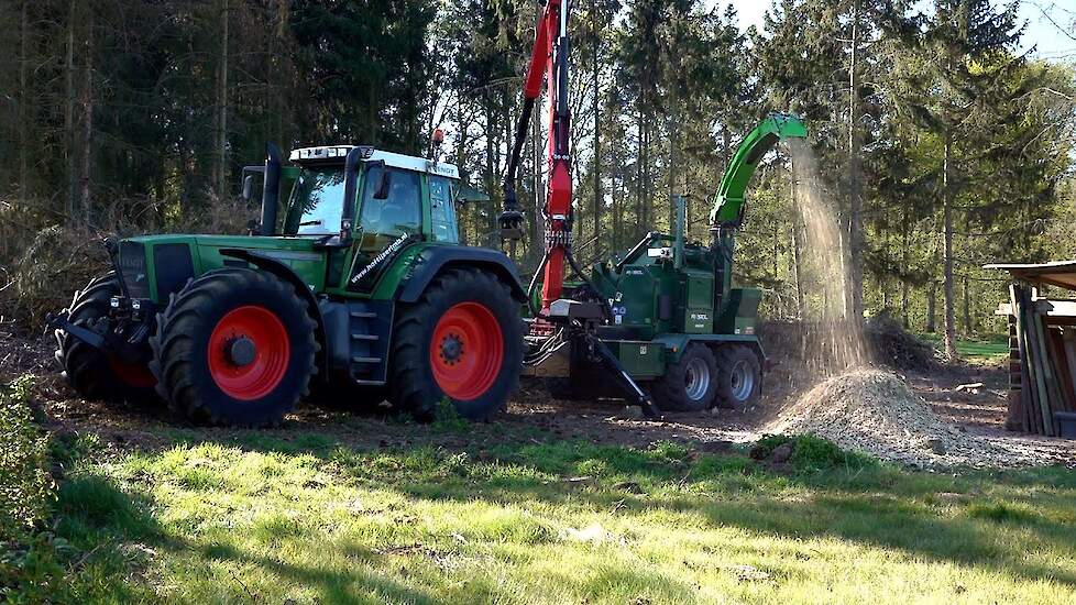 Fendt 920 met de Axsel AX6545 hout chippen