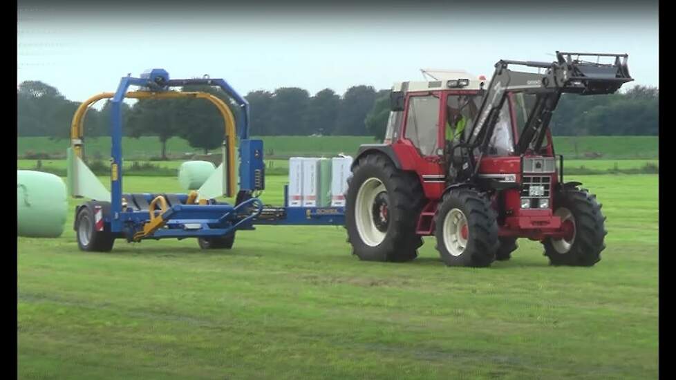 Case-IH 845 Xl met Goweil Wikkelaar