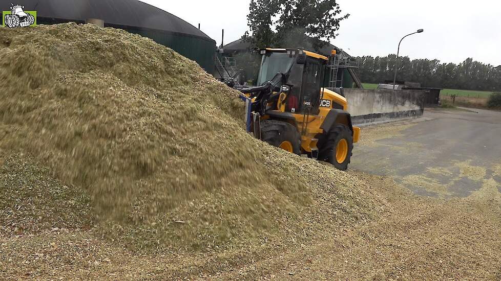 JCB 435S Agri wiellader op de maiskuil