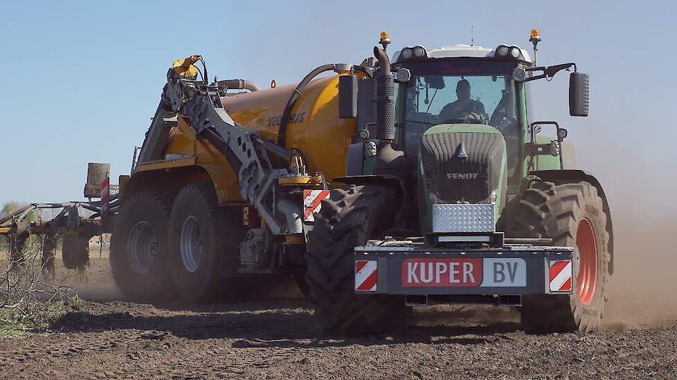 Fendt 936 en Veenhuis 16 kuubstank loonbedrijf Kuper B.V