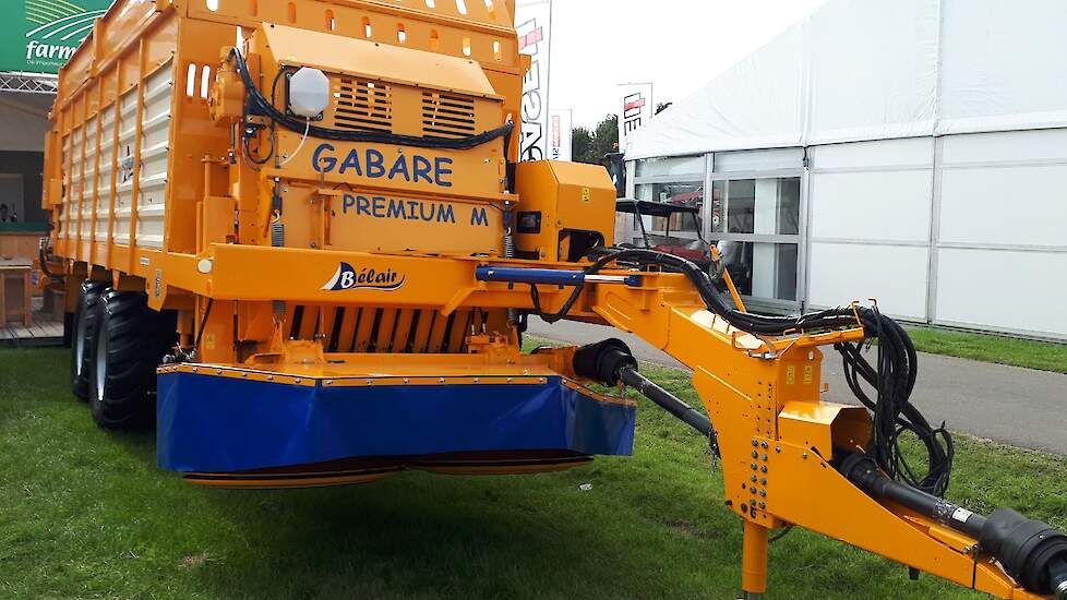 Nieuw op Nederlandse bodem is de Bélair Zero Graze wagen. Geïmporteerd door Farmstore uit Cuijk (NB). Bélair is een franse producent die al 50 jaar machines voor de veehouderij maakt. Wilko Jilissen, eigenaar van Farmstore, heeft vertrouwen in het zomerst