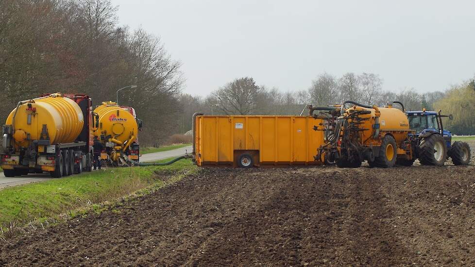 Mest road train Loonbedrijf B. Scheper B.V. Trekkerweb