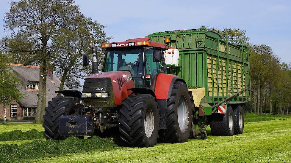 Case IH CVX 1155 + Krone | Gras inkuilen | Siebkes Nunspeet | Grass silage | 2023