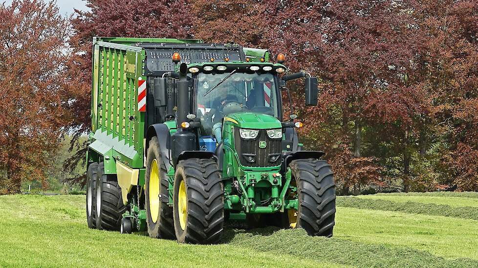 Picking Up Grass | John Deere 6175R + Krone RX 400 GL | Schimmel Overberg | 2023