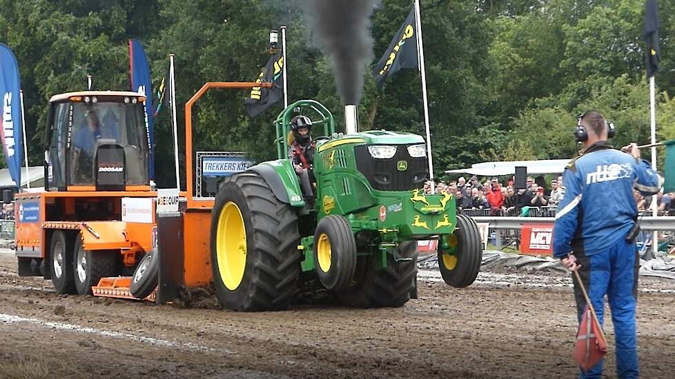 Tractor Pulling Eext tussen de buien door