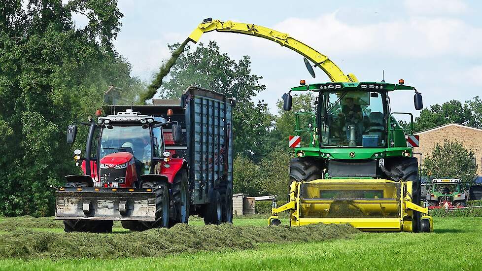 Grass Silage | John Deere 8300i + Massey Ferguson | W. Ploeg | 2023