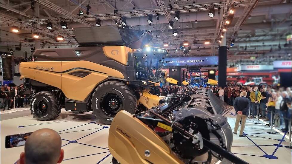 Onthulling nieuwe New Holland CR11-maaidorser #Agritechnica 2023