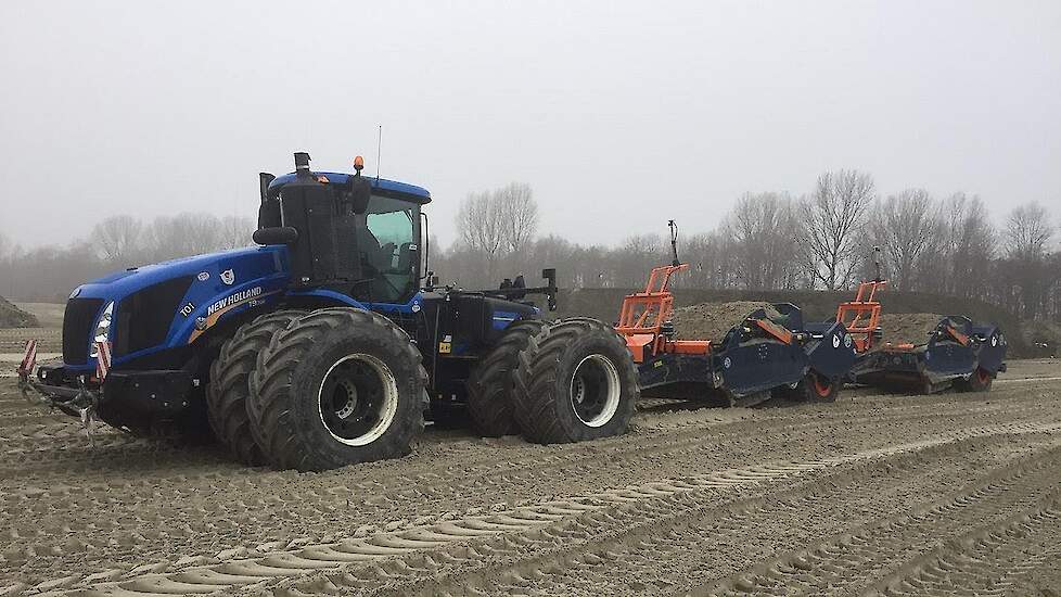 New-Holland T9.700: 700 pk met twee APS 15-scraperbakken