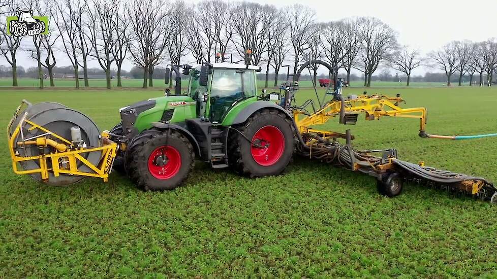 Nieuwe Fendt 728 Vario Gen 7 aan het sleepslangen