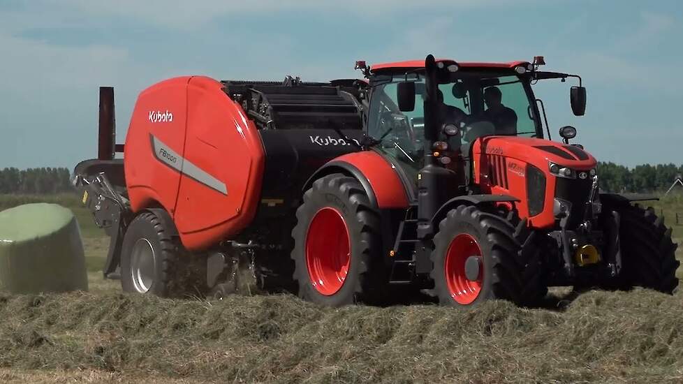 Kubota M7 173 Premium KVT met Kubota FB1000 ronde balen pers