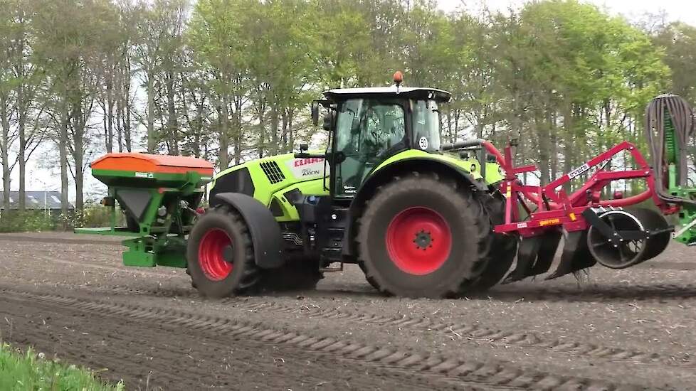 ZOMERGERST ZAAIEN MET EEN CLAAS AXION  810 EVERS GARRON AMAZONE