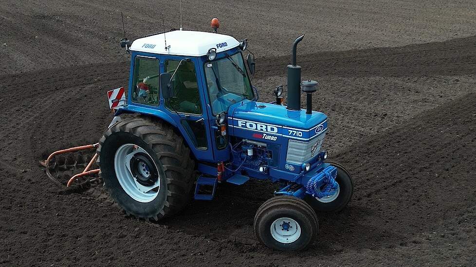 Ford 7710 Gen 1 voederbieten land klaarmaken