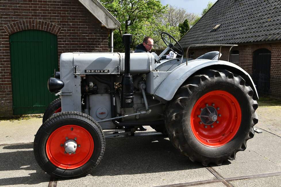 Deutzen uit de tijd van de F2M315 van Patrick waren nog grijs met rode velgen.