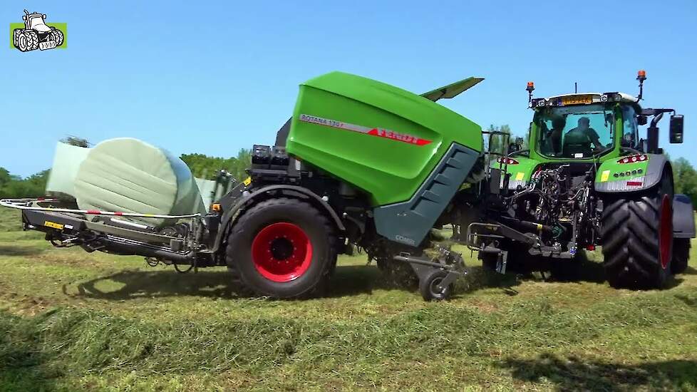 Fendt 724 met  Fendt Rotana 130 F aan het balenpersen