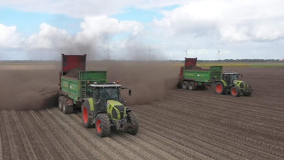 Claas Arion 650 met Strautmann Streublitz