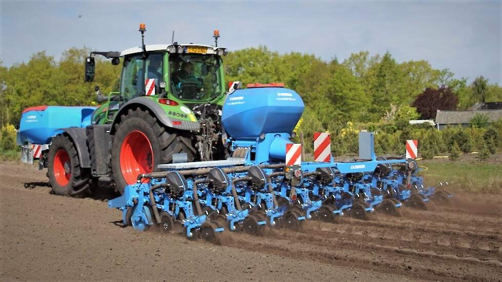 Lemken Azurit 10 DeltaRow met Lemken Solitair 23+ fronttank en Fendt 720 Vario