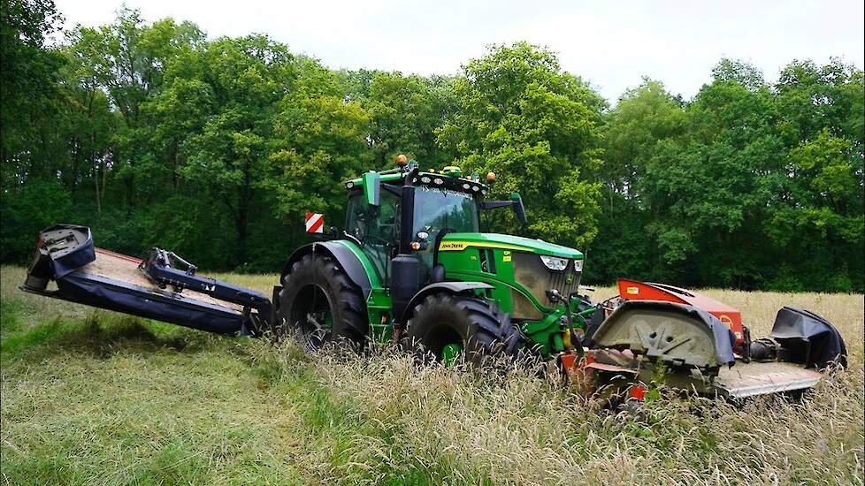 2024 | John Deere 6R 175 + Vicon triple | Gras maaien | van Klompenburg Hulshorst | Mowing grass