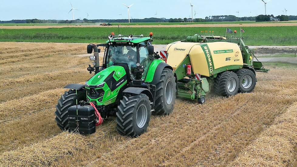 Pressing Straw Bales | Deutz-Fahr 7250 + Krone BiG Pack 1290 XC | Beekman | 2024