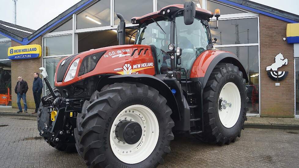 Loonbedrijf Fa. G.D. de Vries uit Hallum neemt New Holland T7.315 HD in ontvangst Trekkerweb