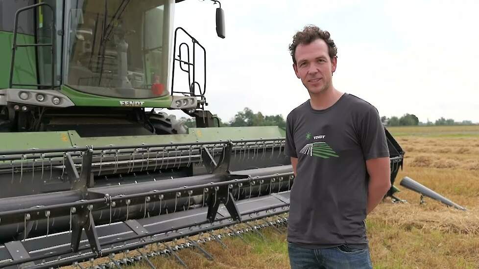 Nieuwe Fendt 6335C-combine in de zomertarwe